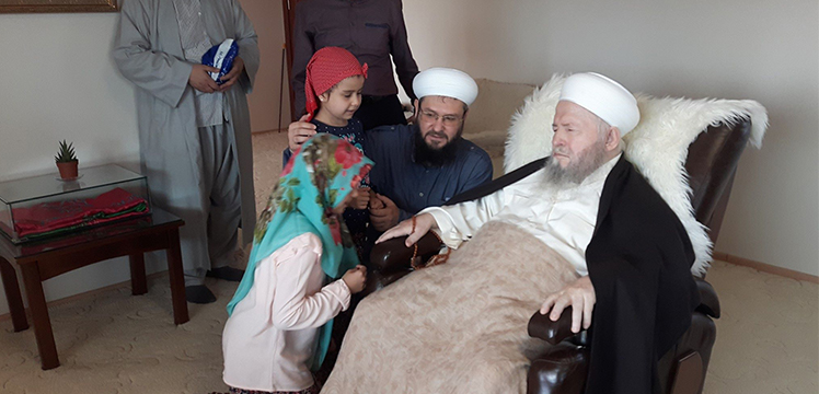 Minik Kardeşlerimizden Efendi Hazretlerimize (Kuddise Sirruhu) Ziyaret